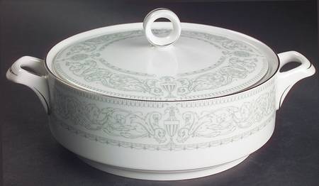 Allegro Round Covered Vegetable