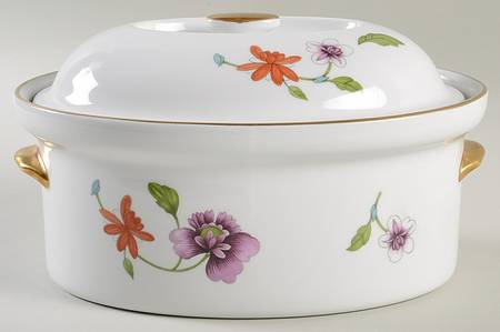 Astley (Oven To Table) 2 Quart Oval Covered Casserole