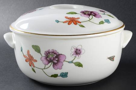 Astley (Oven To Table) 3 Quart Round Covered Casserole