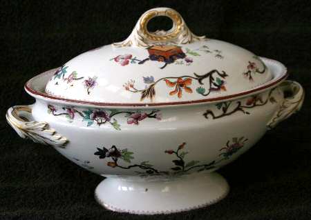 B642 Oval Covered Vegetable