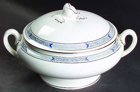 Beaufort Blue Round Covered Vegetable