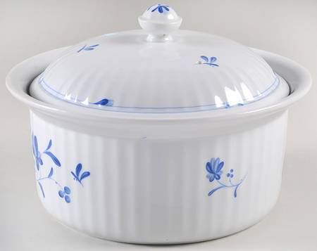 Blue Bow 2.5 Qt Round Covered Casserole