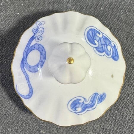 Blue Dragon (Coburg, Semiscalloped) Lid for Hot Water Jug