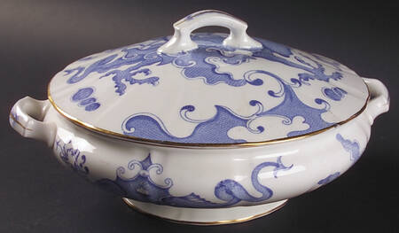 Blue Dragon (Coburg, Semiscalloped) Round Covered Vegetable