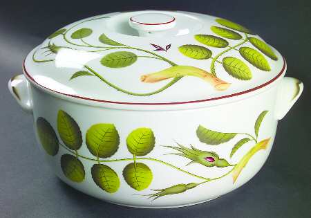 Blind Earl (No Raised Design) 2.5 Qt Round Covered Casserole