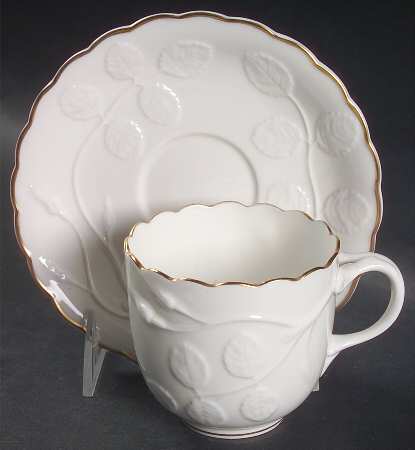 Blind Earl (Raise Design Allwhite) Flat Cup & Saucer Set