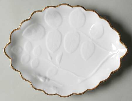 Blind Earl (Raise Design Allwhite) Oval Scalloped Dish