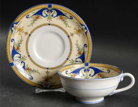 Bordeaux Footed Cup & Saucer Set
