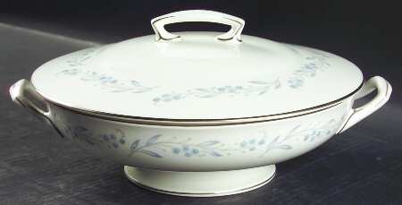 Bridal Wreath Round Covered Vegetable