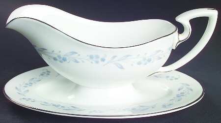 Bridal Wreath Gravy Boat with Attached Underplate