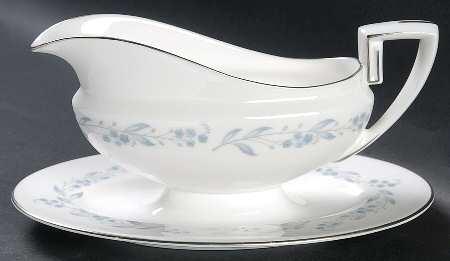 Bridal Wreath Gravy Boat with Attached Underplate