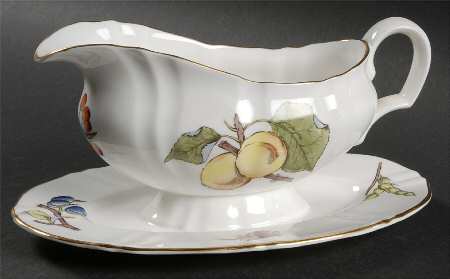 Burbank Gravy Boat with Attached Underplate
