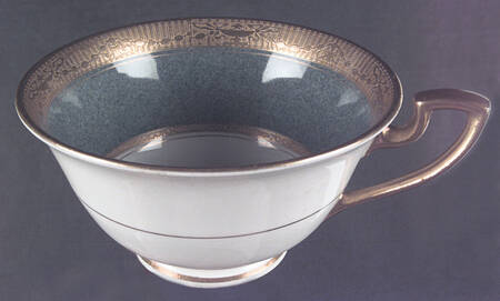 C2273 Footed Cup