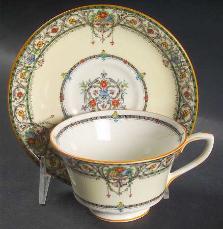 Chantilly Footed Cup & Saucer Set