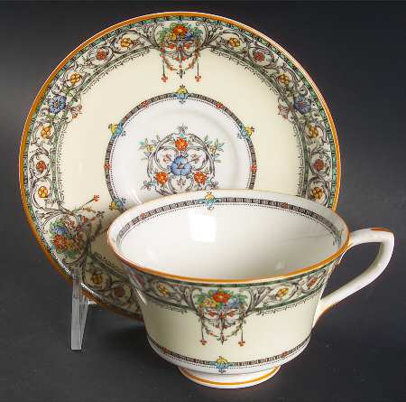 Chantilly Footed Cup & Saucer Set