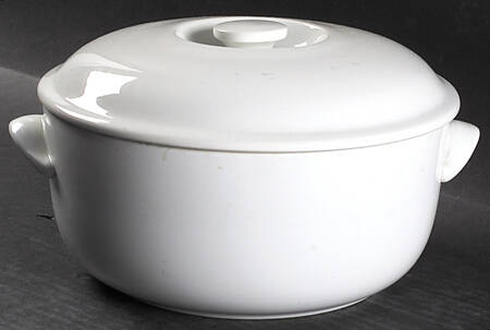 Classic White 2 Qt Round Covered Casserole