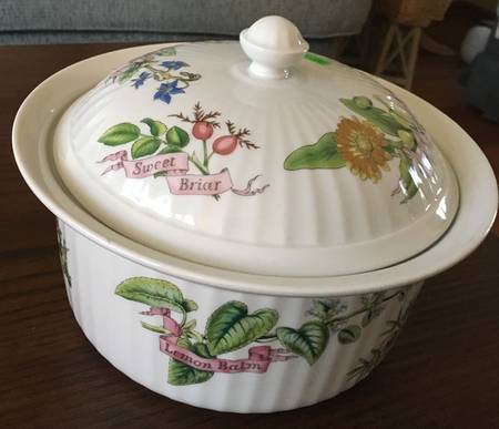 Country Kitchen 3 Quart Round Covered Casserole