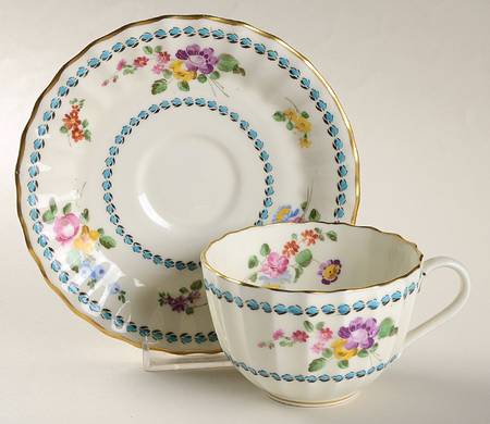 Cordelia Flat Cup & Saucer Set