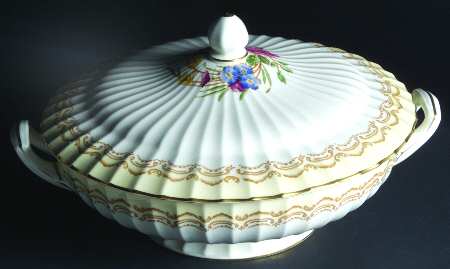 Cromwell Round Covered Vegetable