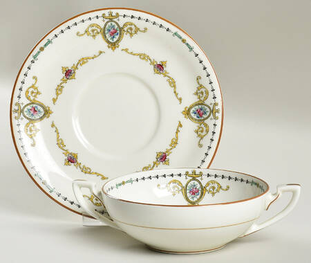 Daphne Footed Cup & Saucer Set