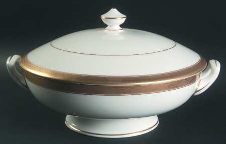 Davenham Round Covered Vegetable