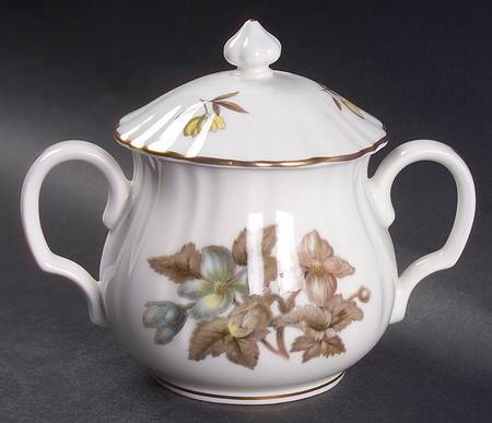 Dorchester (Scalloped, Z2637) Sugar Bowl & Lid