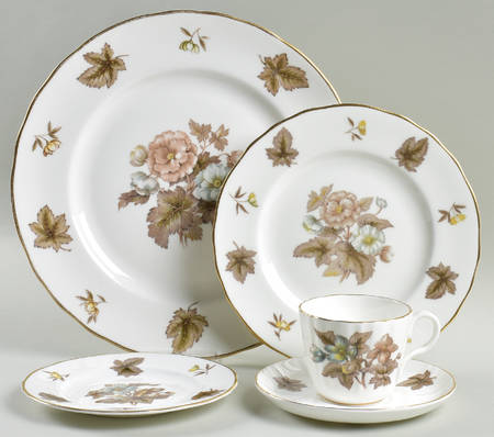 Dorchester (Scalloped, Z2637) 40  Piece Estate Set