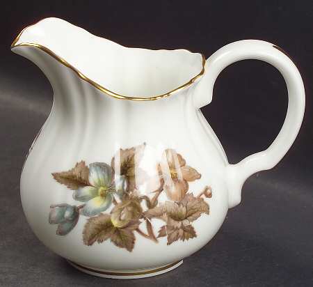 Dorchester (Scalloped, Z2637) Creamer