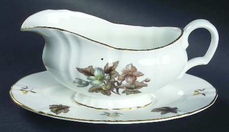Dorchester (Scalloped, Z2637) Gravy Boat & Underplate