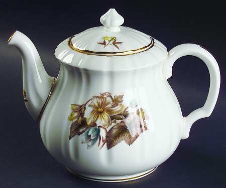 Dorchester (Scalloped, Z2637) Small Teapot & Lid