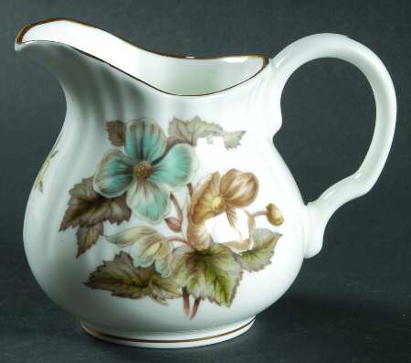 Dorchester (Scalloped, Z2637) Mini Creamer