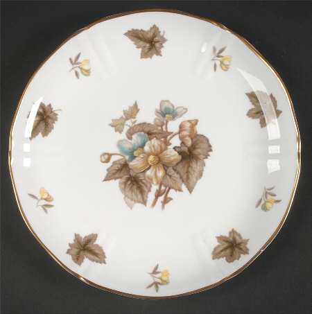 Dorchester (Scalloped, Z2637) Cake Plate