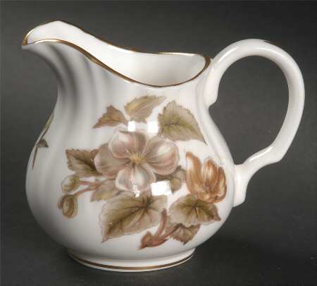 Dorchester (Scalloped, Z2637) Mini Creamer