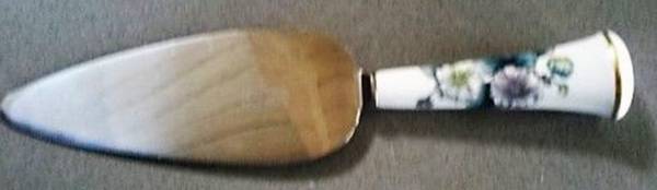 Dorchester (Scalloped, Z2637) Pie & Cake Server with Stainless Blade