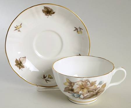 Dorchester (Scalloped, Z2637) Oversized Cup & Saucer Set
