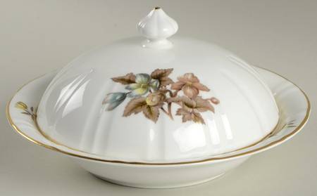 Dorchester (Scalloped, Z2637) Muffin Dish & Lid