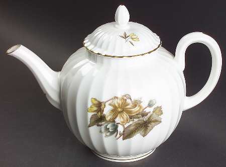 Dorchester (Fluted, Z2818) Teapot & Lid