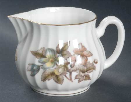 Dorchester (Fluted, Z2818) Creamer