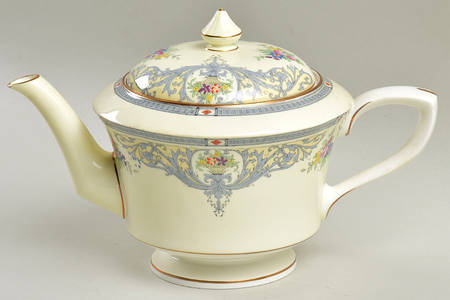 The Duchess Teapot & Lid