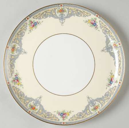 The Duchess Cake Plate