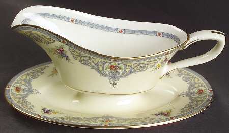 The Duchess Gravy Boat with Attached Underplate