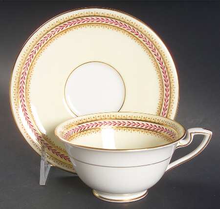 Eleanor Footed Cup & Saucer Set