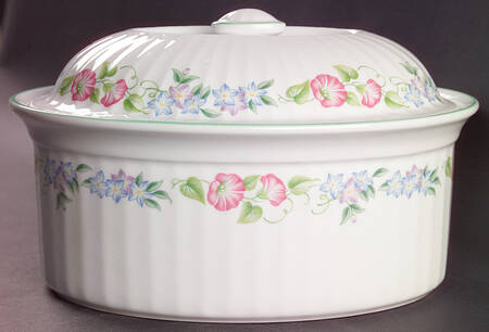 English Garden (Green Trim) 2.25 Quart Oval Covered Casserole
