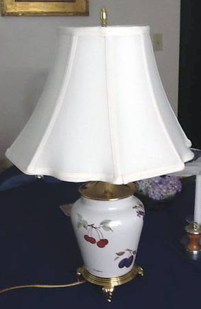 Evesham Gold Electric Cookie Jar Lamp & Shade