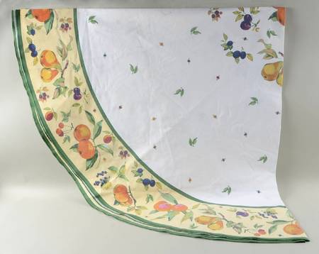 Evesham Gold 68" Round Tablecloth
