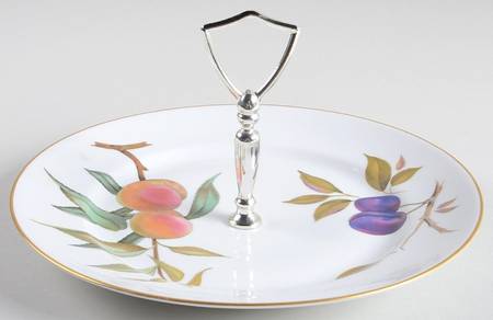 Evesham Gold Round Serving Plate with Handle (DP)