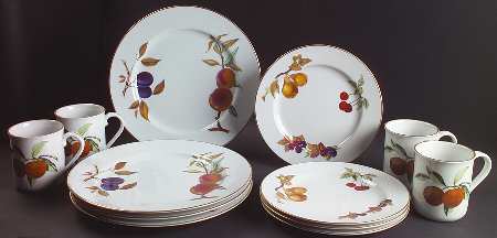 Evesham Gold 12 Piece Set = 4 Each DP, SP, MUG