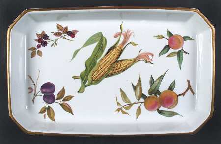 Evesham Gold 17" Rectangular Baker