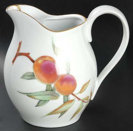 Evesham Gold 56 Oz Pitcher