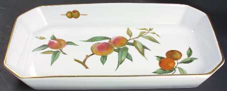 Evesham Gold 14" Rectangular Baker